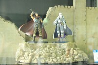 会場に展示されている「一番くじ ベルセルク」のフィギュア。