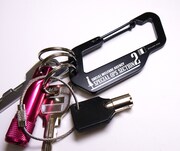 「GUNSLINGER GIRL」のカラビナ＆ストラップが10月発売