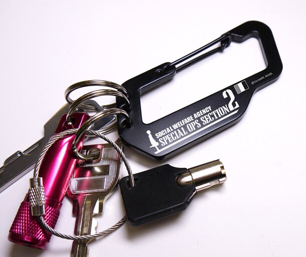 「社会福祉公社作戦二課カラビナ」の使用例。(C)相田裕／アスキー・メディアワークス，マーベラスAQL