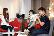 前回の垣野内成美原画展で行われたトークショーの様子。