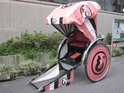 「じょしらく」人力車の木胡桃バージョン。(C)久米田康治・ヤス・講談社／女子落語協会