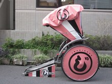 「じょしらく」人力車の木胡桃バージョン。(C)久米田康治・ヤス・講談社／女子落語協会