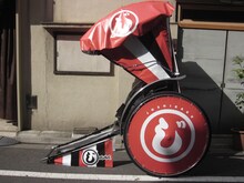 「じょしらく」人力車の魔梨威バージョン。(C)久米田康治・ヤス・講談社／女子落語協会