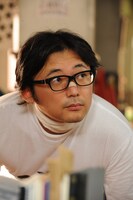 ドラマ「ボーイズ・オン・ザ・ラン」花沢健吾出演シーンの場面写真。