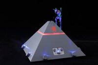 「ヱヴァンゲリヲンネルフ本部加湿器」（c）カラー