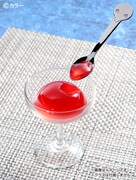 使徒のスプーンでコア型ゼリーを味わおう。（c）カラー