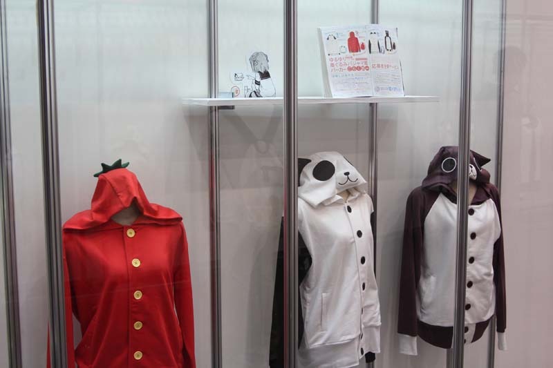 コミック百合姫で誌上販売されるパーカー。