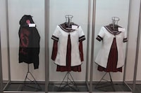 七森中制服（冬服）と赤座あかりパーカー。