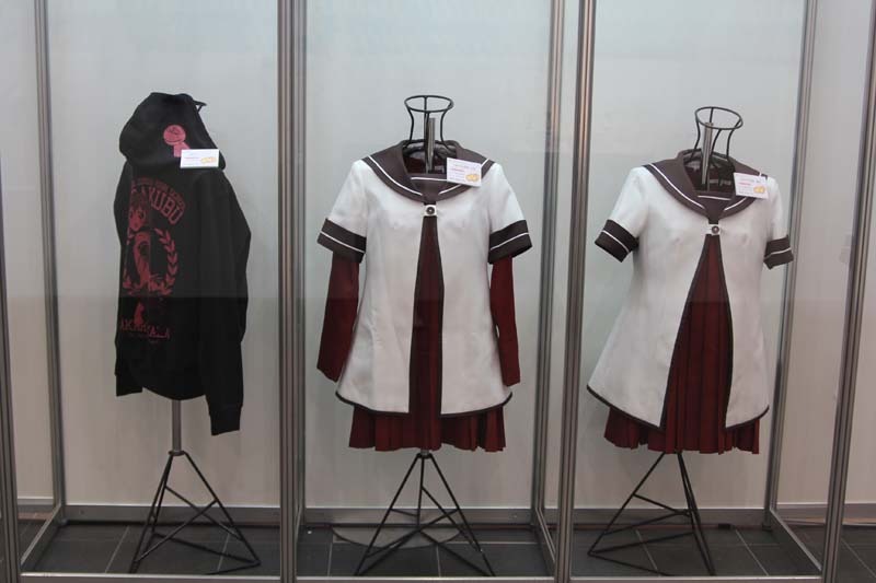 七森中制服（冬服）と赤座あかりパーカー。