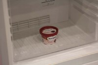 ラムレーズンアイスのパッケージも、この展示のためにデザインされた。