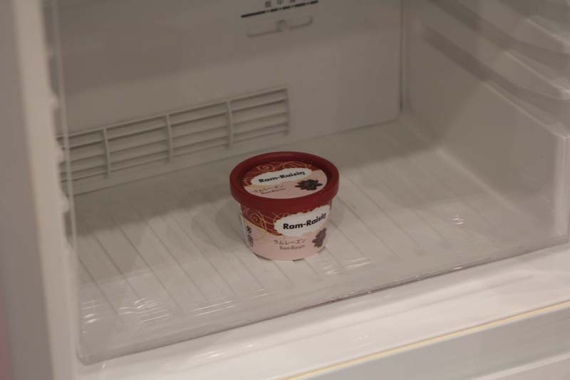 ラムレーズンアイスのパッケージも、この展示のためにデザインされた。