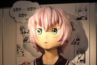 千鶴の巨大オブジェ「妄想がとまらない…像」。