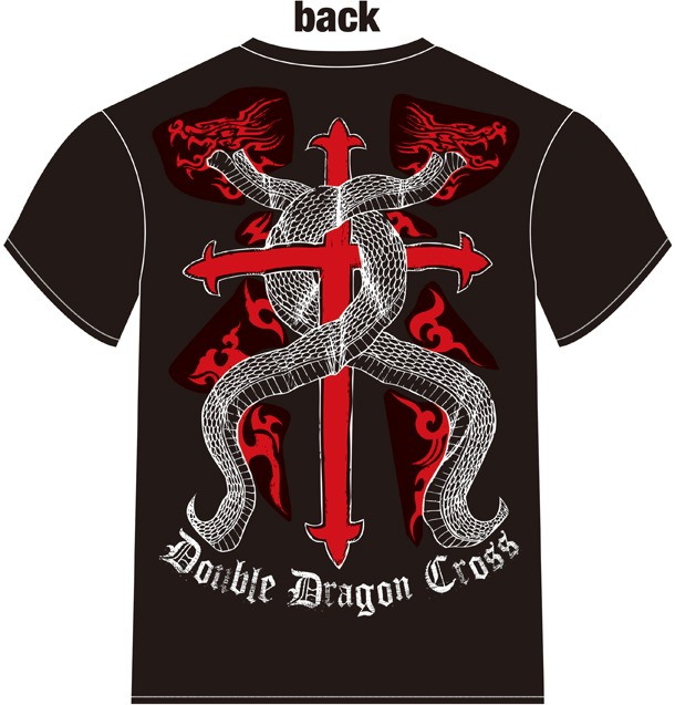 「囚人リク」Tシャツのブラック。バックにはレノマのタトゥーがプリントされている。