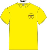 「囚人リク」Tシャツのイエロー。フロントには胸に、「PRISONER RIKU」の文字がワンポイントでプリントされている。