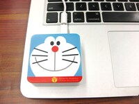 USB接続で、本体への蓄電は約3時間で完了する。(C)Fujiko-Pro,Shogakukan,TV-Asahi,Shin-ei,and ADK