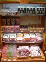 ニャンコ先生期間限定ショップの様子。