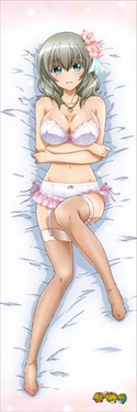 「貧乏神が！」抱き枕カバー表面には市子が描かれている。 (C)助野嘉昭／集英社・「貧乏神が！」製作委員会