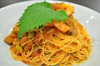 「シンドリア名産魚介パスタ」(C)大高忍／小学館・マギ製作委員会・MBS