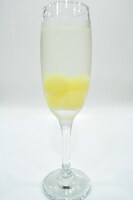 「ジャーファルのヤケ酒（アルコール）」(C)大高忍／小学館・マギ製作委員会・MBS