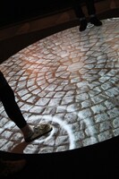 波紋法で水面を歩いているかのような体験もできる。