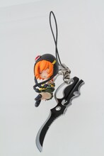 「零崎双識の人間試験」3巻限定版に付属する、マインドレンデル＆伊織マスコットストラップ。(C)西尾維新・シオミヤイルカ／講談社