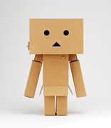 「ダンボール製 ダンボー工作キット」の完成品。(C)KIYOHIKO AZUMA/YOTUBA SUTAZIO