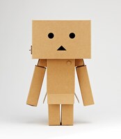 「ダンボール製 ダンボー工作キット」の完成品。(C)KIYOHIKO AZUMA/YOTUBA SUTAZIO