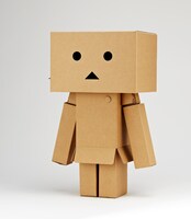 「ダンボール製 ダンボー工作キット」の完成品。(C)KIYOHIKO AZUMA/YOTUBA SUTAZIO