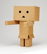 「ダンボール製 ダンボー工作キット」の完成品。(C)KIYOHIKO AZUMA/YOTUBA SUTAZIO