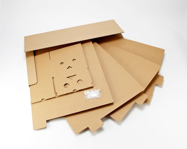 「ダンボール製 ダンボー工作キット」(C)KIYOHIKO AZUMA/YOTUBA SUTAZIO