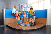 コミックスギャラリー ※写真は東京会場のもの。(C)尾田栄一郎／ 集英社