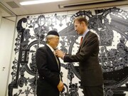 叙勲式の様子。