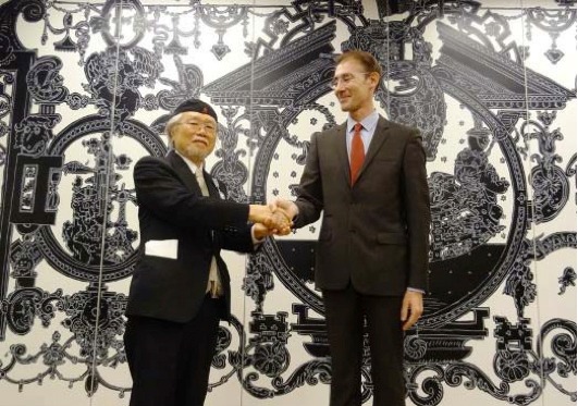 叙勲式の様子。