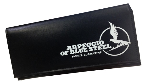 実費頒布にて応募者全員サービスされる特製の「蒼き鋼のアルペジオ」財布。