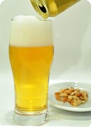 「ミサトのビール（おつまみ付き）」。(C)khara