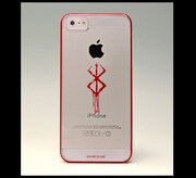 iPhone5ケースはクリアタイプ。2980円。（c）三浦建太郎(スタジオ我画)/白泉社