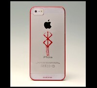 iPhone5ケースはクリアタイプ。2980円。（c）三浦建太郎(スタジオ我画)/白泉社