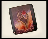 牛革マウスパッドは2100円。（c）三浦建太郎(スタジオ我画)/白泉社