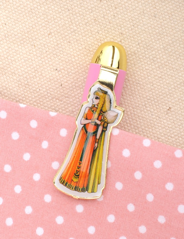 「王家の紋章」ボールペンのクリップ部。