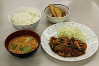 スタミナ料理を組み合わせた「春の怪物系男子定食」。