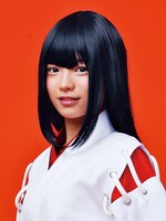 張昭子布役の片岡花絵。(C)2012 塩崎雄／ワニブックス／ダイス