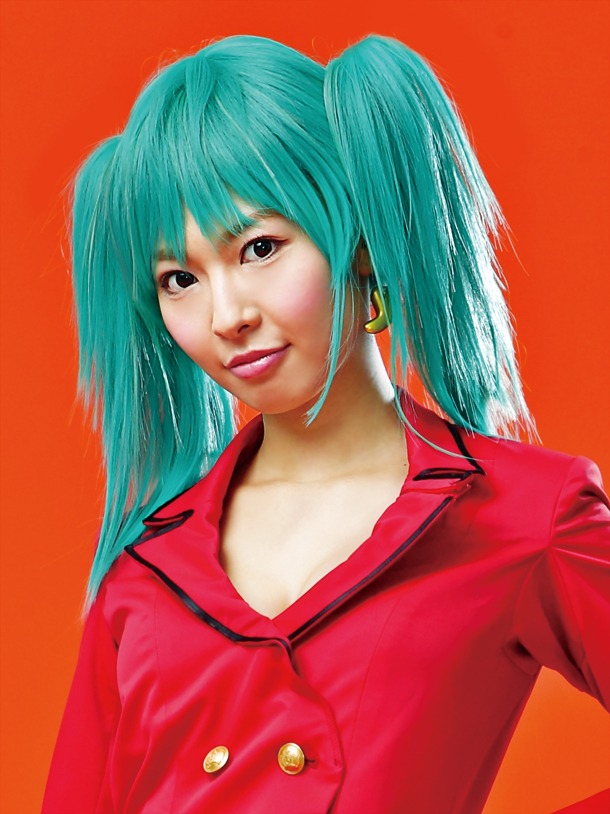 呂布奉先役の折井あゆみ。(C)2012 塩崎雄／ワニブックス／ダイス
