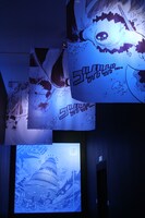 インペルダウンの展示へと続く通路では、ブルゴリが泳いでいる。