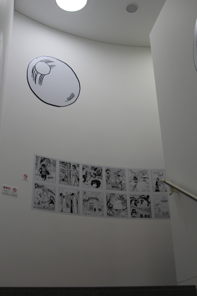 魚人島の展示へと続く階段。