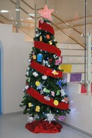 館内にはクリスマスツリーも設置。