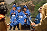 （左から）神月朱理（しんべヱ役）、加藤清史郎（乱太郎役）、林遼威（きり丸役）。