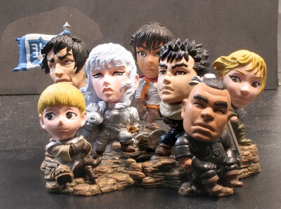 鷹の団のフィギュアを集合させた様子。（c）三浦建太郎(スタジオ我画)・白泉社/BERSERK FILM PARTNERS