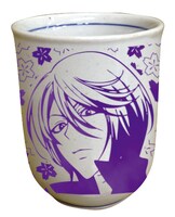 「神様はじめました 九谷焼湯のみ」鞍馬。（c）鈴木ジュリエッタ/白泉社・神様はじめました製作委員会