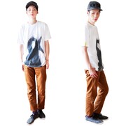 夏から継続して販売されている、「エイドリアンTシャツ」の白。このほか黒と紺も用意されている。価格は4500円。