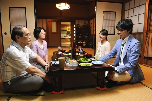 「鈴木先生の結婚報告～待望の休暇も心の汗が止まらないッ！～」のワンシーン。(C)2013映画「鈴木先生」製作委員会